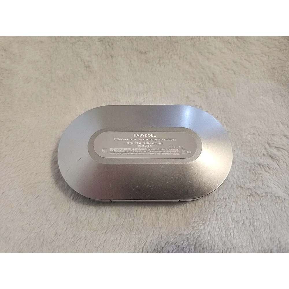 r.e.m. Beauty Midnight Shadows Babydoll Eyeshadow Palette‎